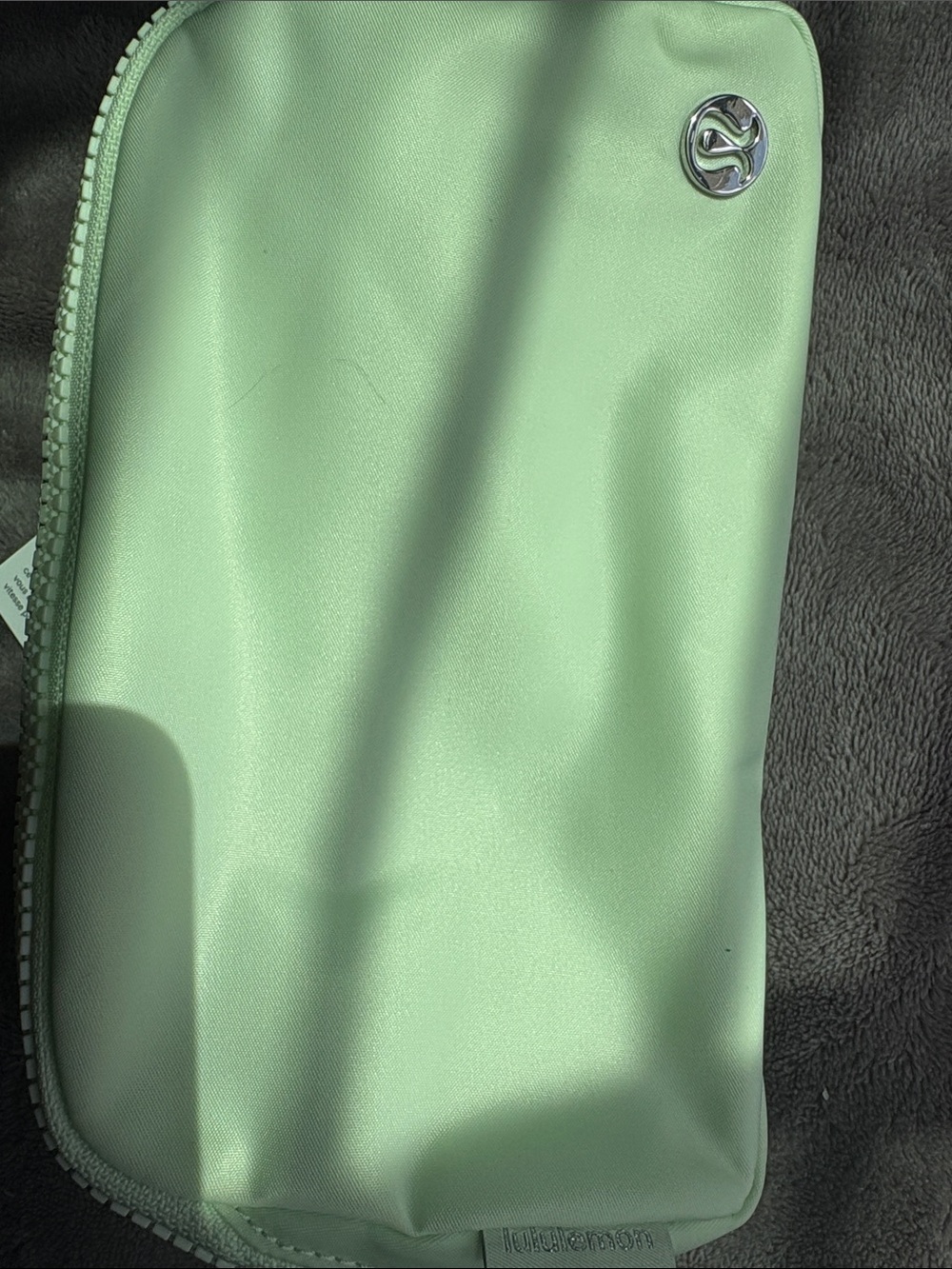 NWT Lululemon Everywhere Belt Bag in Soft Green - Picture 4 of 8
